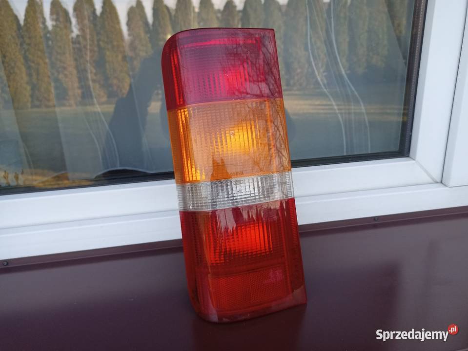 Ford Courier lampa tył tylna lewa wkład oprawka