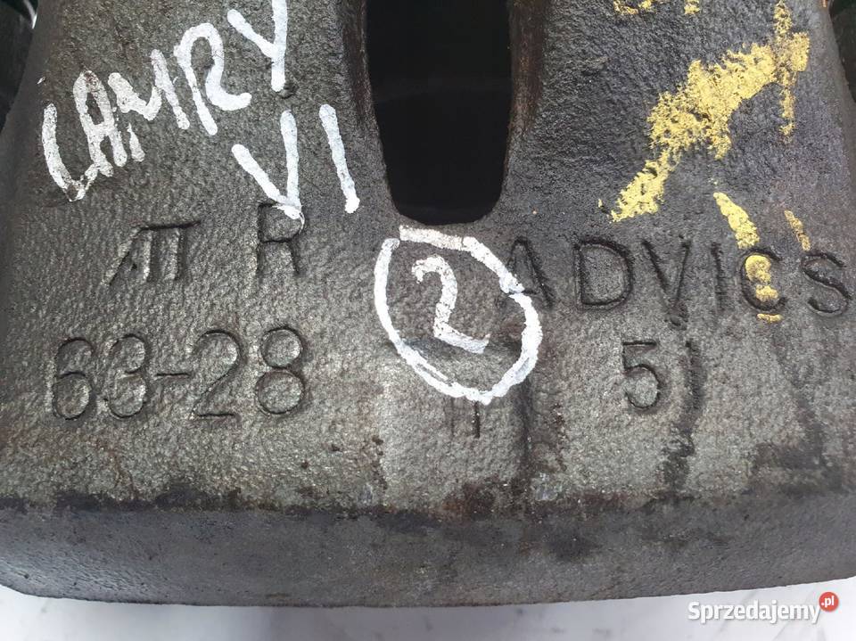 Toyota Camry VI PRAWY PRZEDNI ZACISK HAMULCOWY Rudka