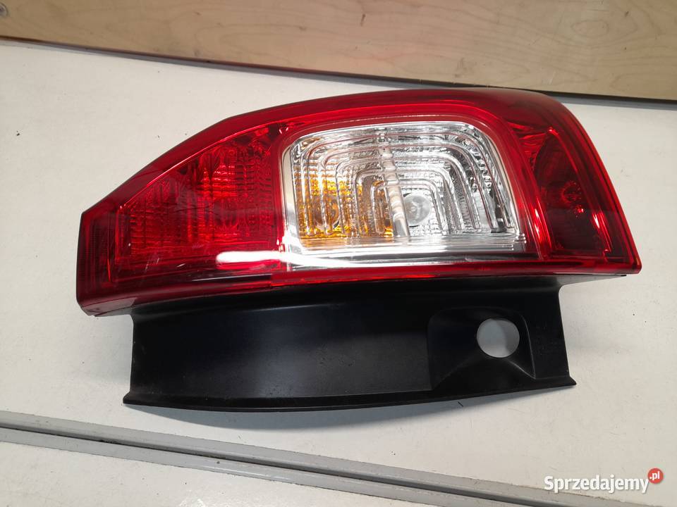LAMPA TYLNA PRAWA DACIA LOGAN MCV II Goleniów