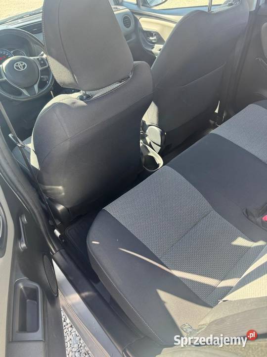 Toyota Yaris 15 Hybryda Comfort 75 2016r VAT marża