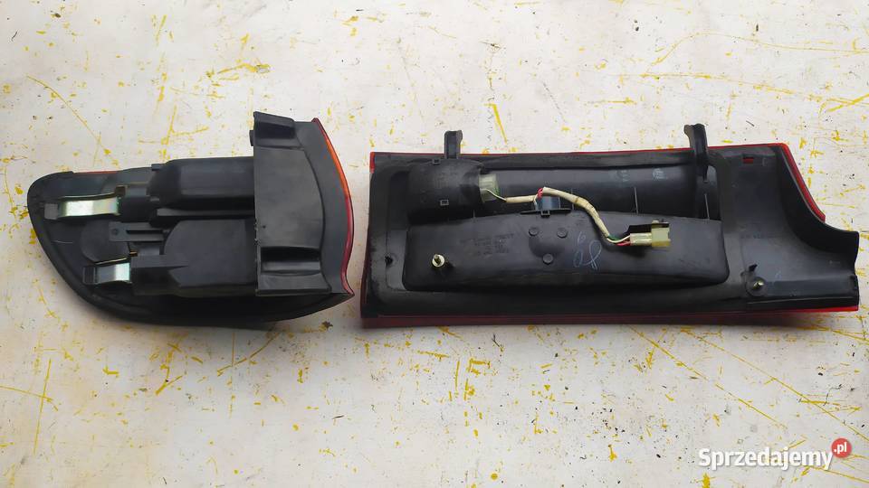 TOYOTA PREVIA I lampa tył prawa lewa na błotnik Wrocław