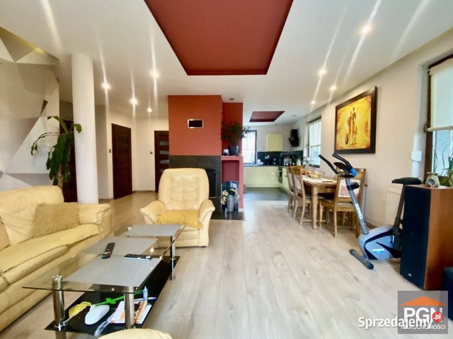Dom wolnostojący do sprzedania Trzebiatów 225m2 225m2