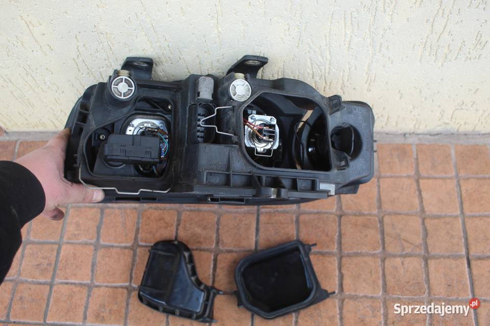 LAMPA PRAWY PRZÓD AUDI A4 B6 8E0941004F