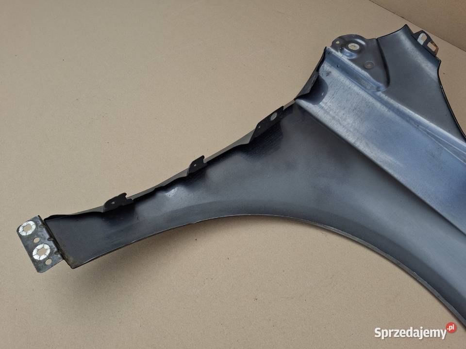 MERCEDES BKLASA W246 BŁOTNIK LEWY PRZÓD Bieleń