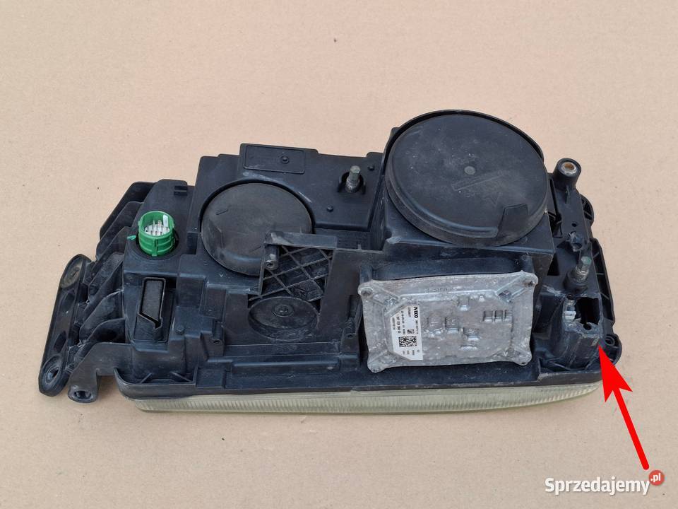 IVECO STRALIS EUROCARGO REFLEKTOR PRAWY LED Bieleń