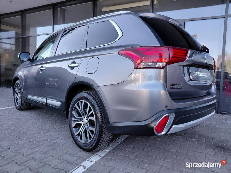 MITSUBISHI Outlander 2017r Automat Bogata Wersja Rok produkcji 2017 Outlander Warszawa