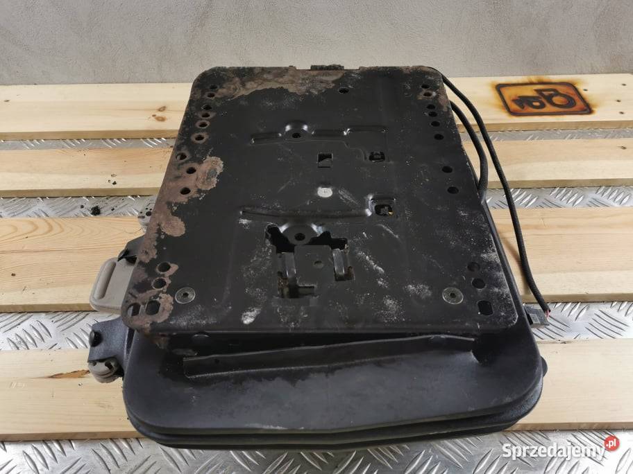 Podstawa fotela operatora Massey Ferguson 7480 Wilkowo sprzedam