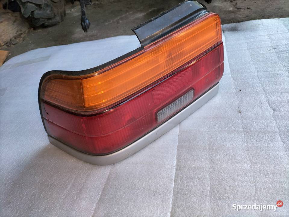 LAMPA TYŁ TYLNA TOYOTA COROLLA E10 LEWA