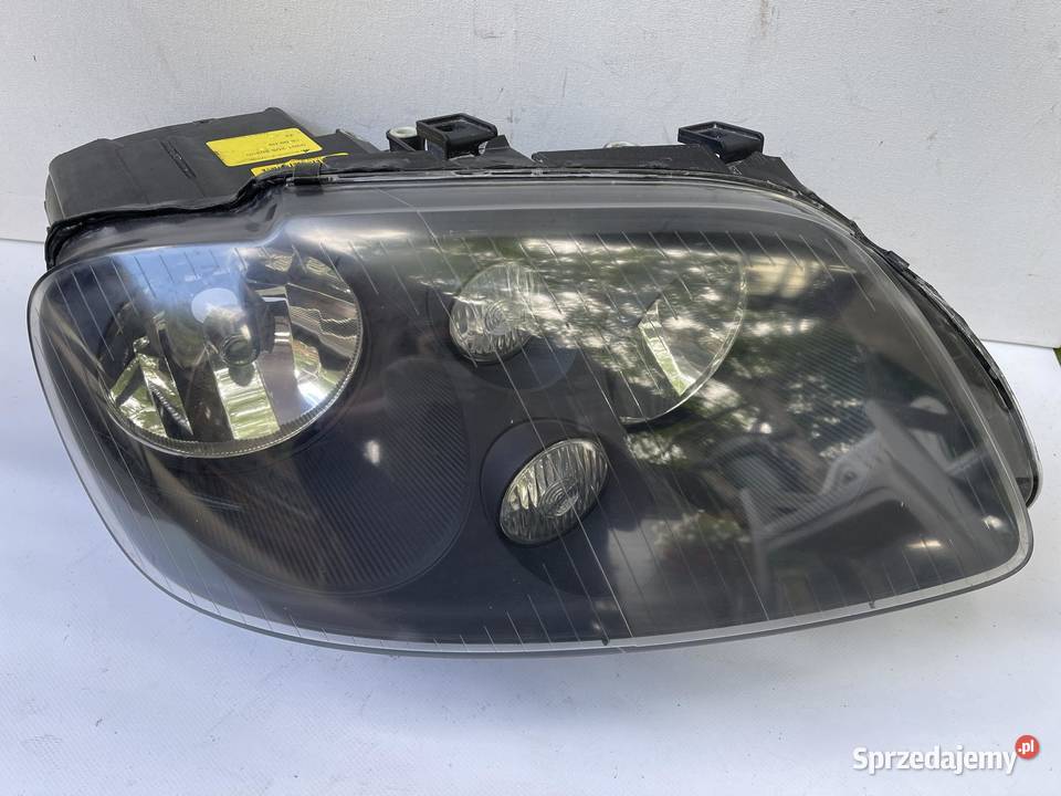 VW TOURAN CROSS PRAWA LAMPA PRZÓD CZARNA
