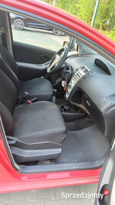 Sprzedam Toyotę Yaris z 2006 r 10 benzyna 184000 Piaseczno sprzedam