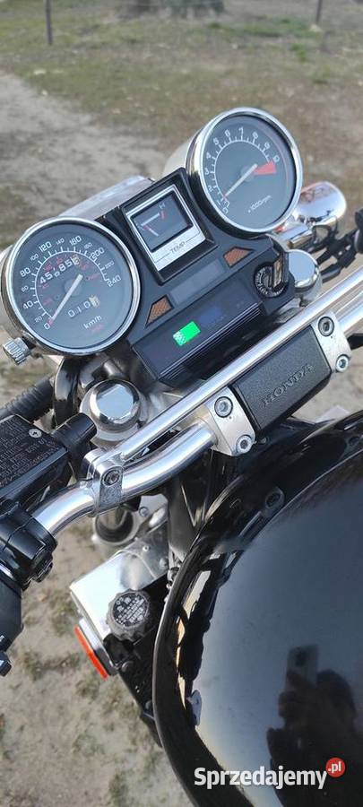 Honda VF 750 C przygotowana do sezonu V4 82 nieuszkodzony