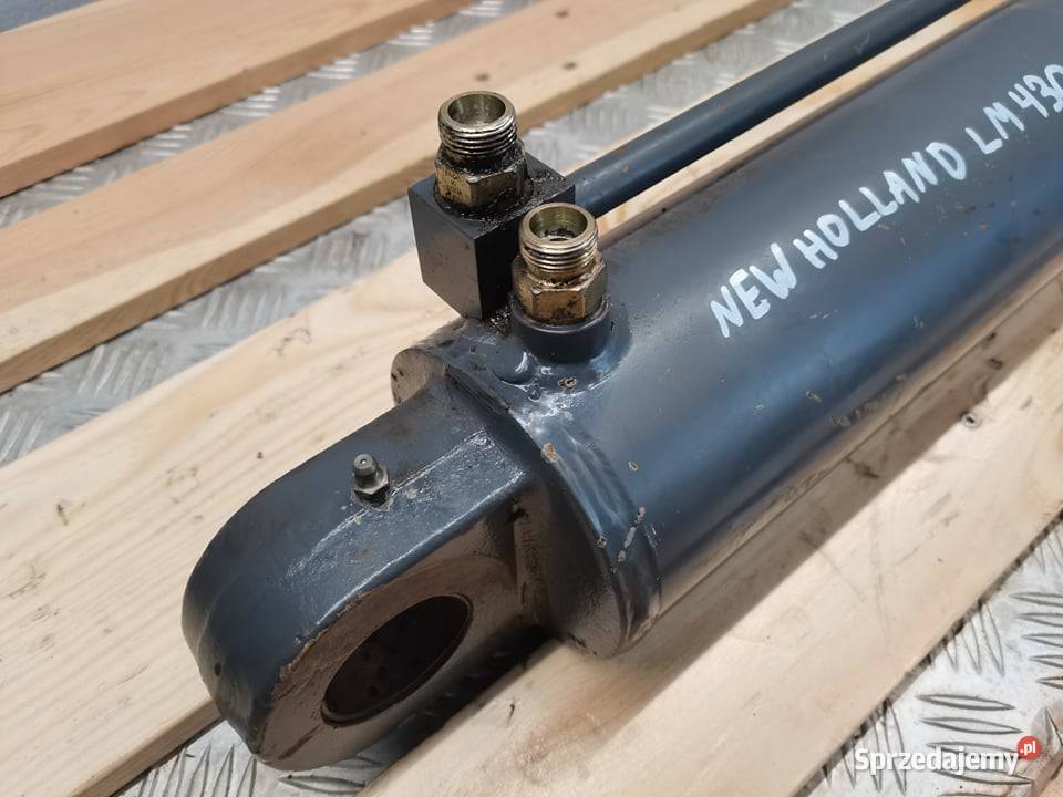Holland LM 435 Cylinder hydrauliczny