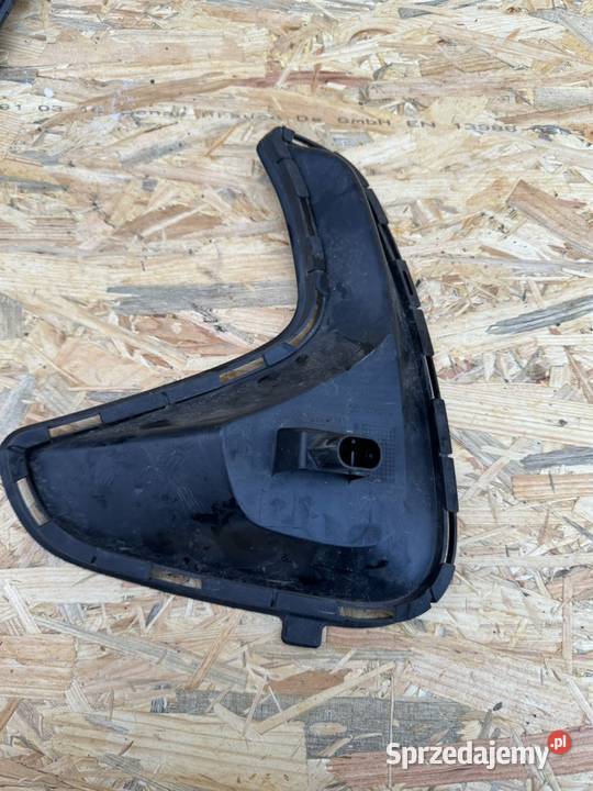 Kratka zderzaka przód prawa rh yaris IV 4 19