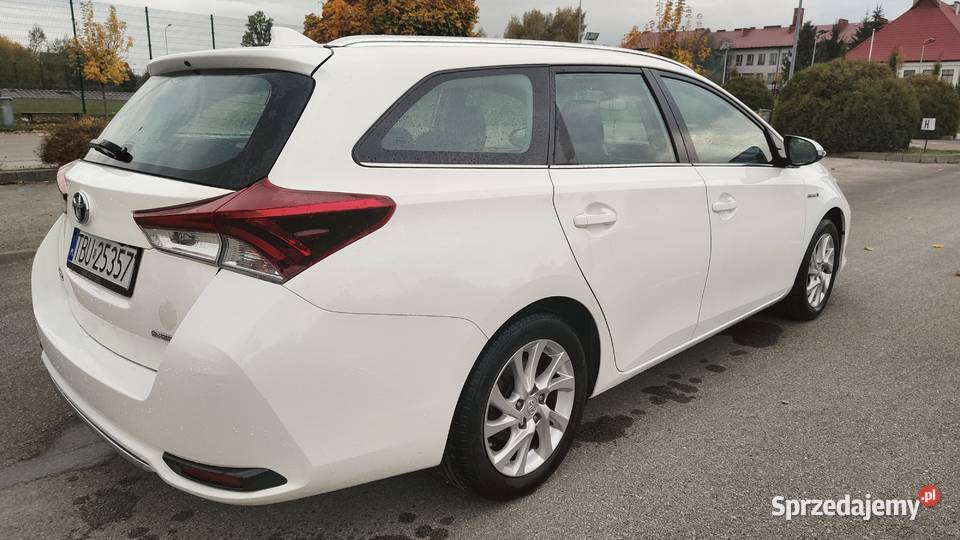Sprzedam Toyotę Auris 18 Hybrid 136KM Auris Gnojno