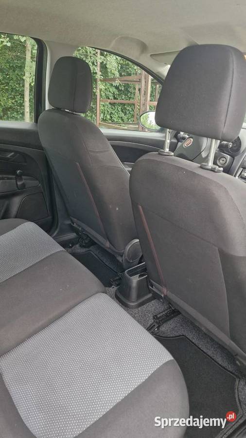 FIAT PUNTO 2013 12 Benzyna 134 5 Drzwi granatowy Częstochowa