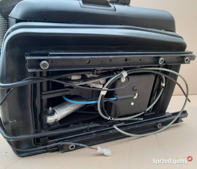 MAN TGX EURO 6 FOTEL KIEROWNY LEWY osobowe Bieleń