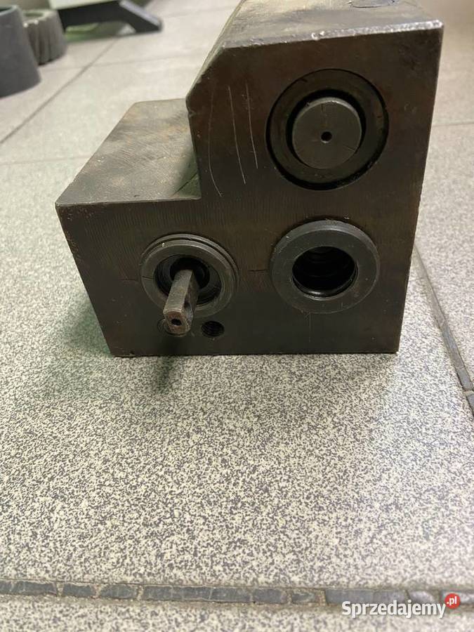 rozdzielacz kompletny C385 88412110 89413090 Siedlce sprzedam