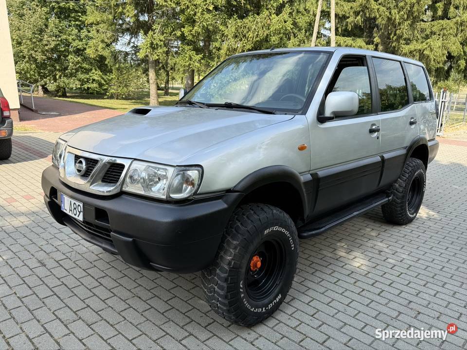 Nissan Terrano 30D 154 4x4 Manual 2003r Stan srebrny Chełm