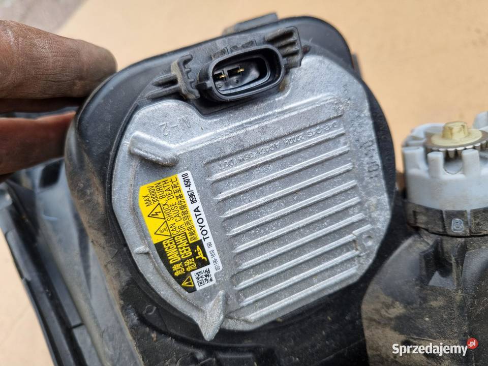 LAMPA PRAWA PRZEDNIA PRZÓD XENON TOYOTA RAV4 IV