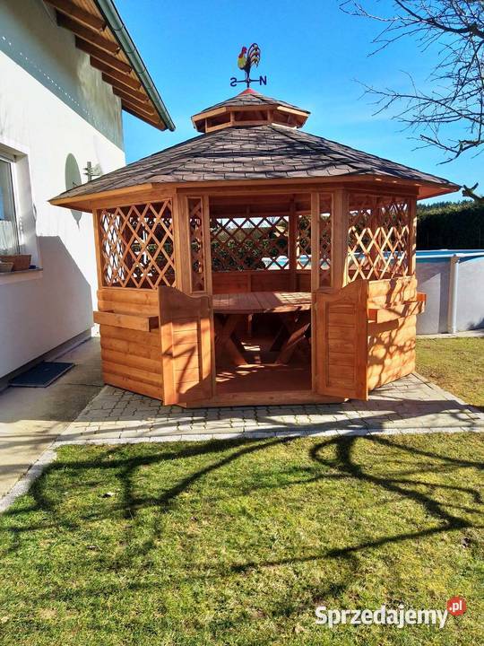 Duża ośmiokątna altana ogrodowa z ławami i Skoczów
