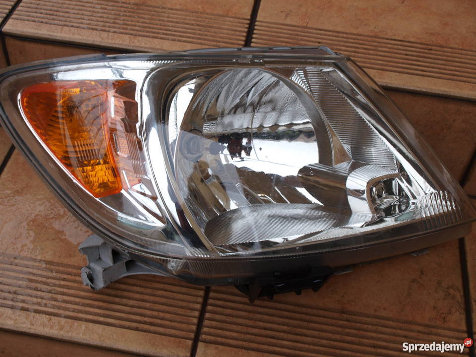 Toyota Hilux Lampa prawa 2005 2012r europa Rok produkcji 2008