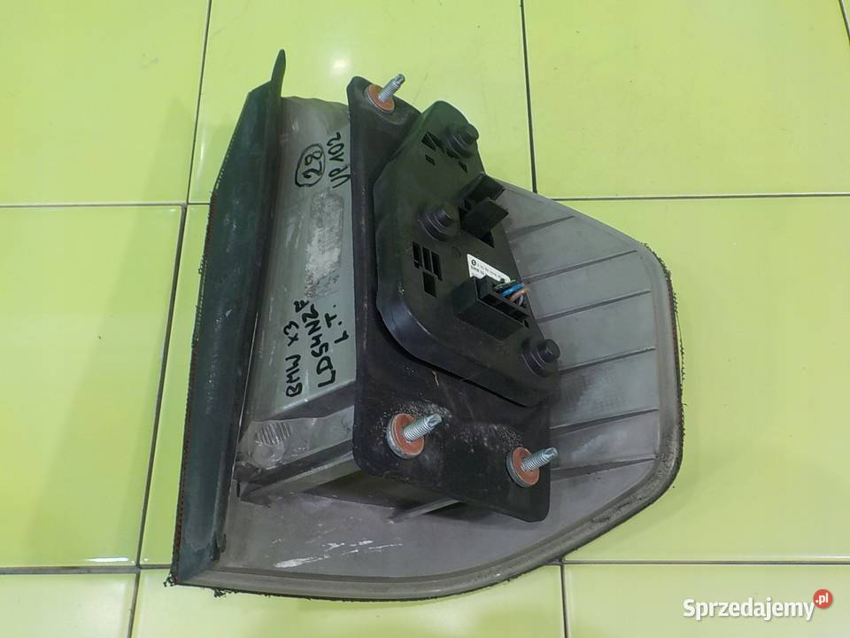 BMW X3 E83 30 B 04r 5D lampa lewa tyl Suków