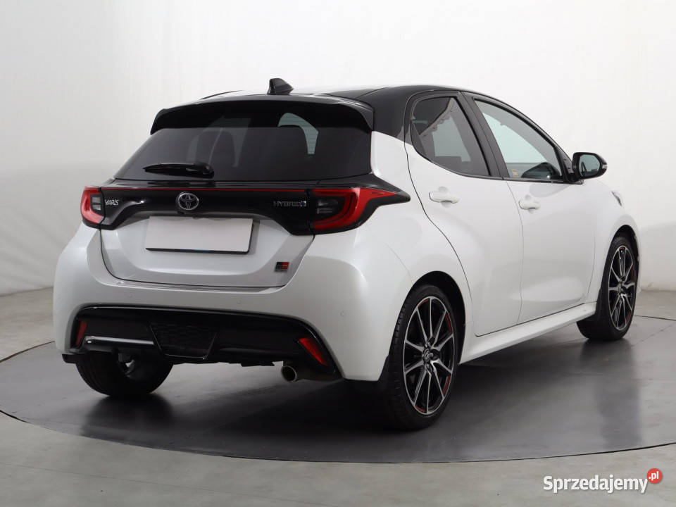 Toyota Yaris 15 VVTi Hybrid czujnik parkowania