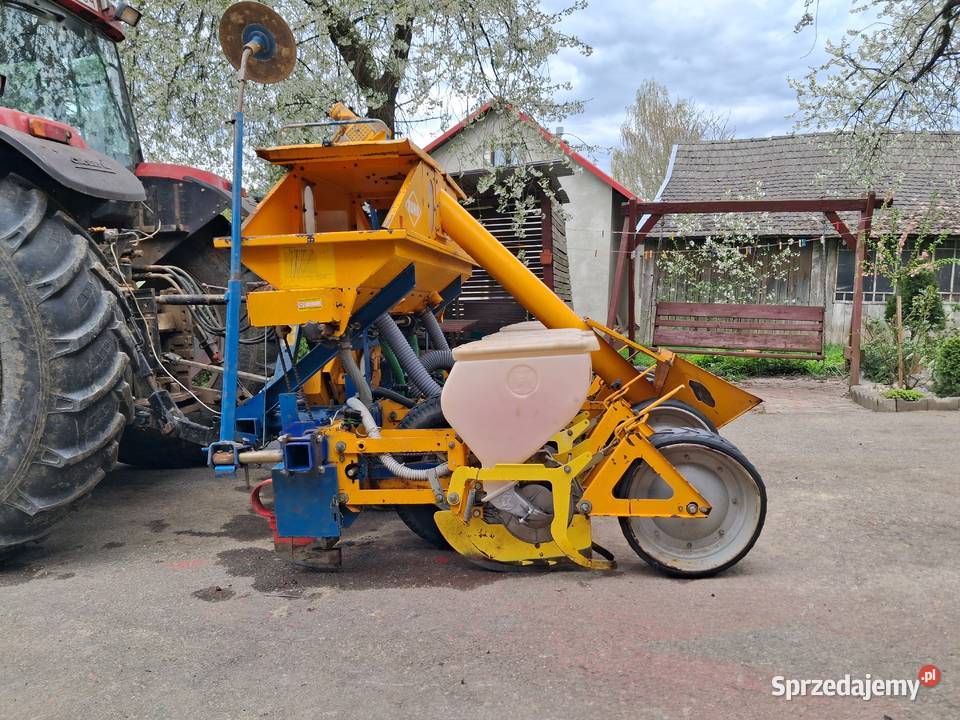 Siewnik do kukurydzy Maszyny rolnicze Nowosielce sprzedam