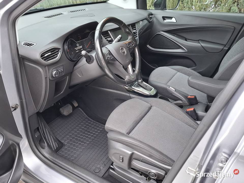 Opel Crossland 2023 światła LED