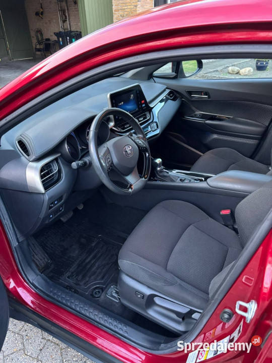 Toyota CHR SUV Sadlno