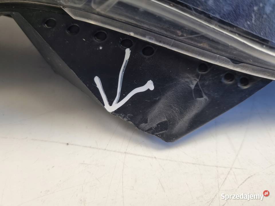 PEUGEOT 508 1018r PRZEDNIA LAMPA PRAWA PRAWY Janów