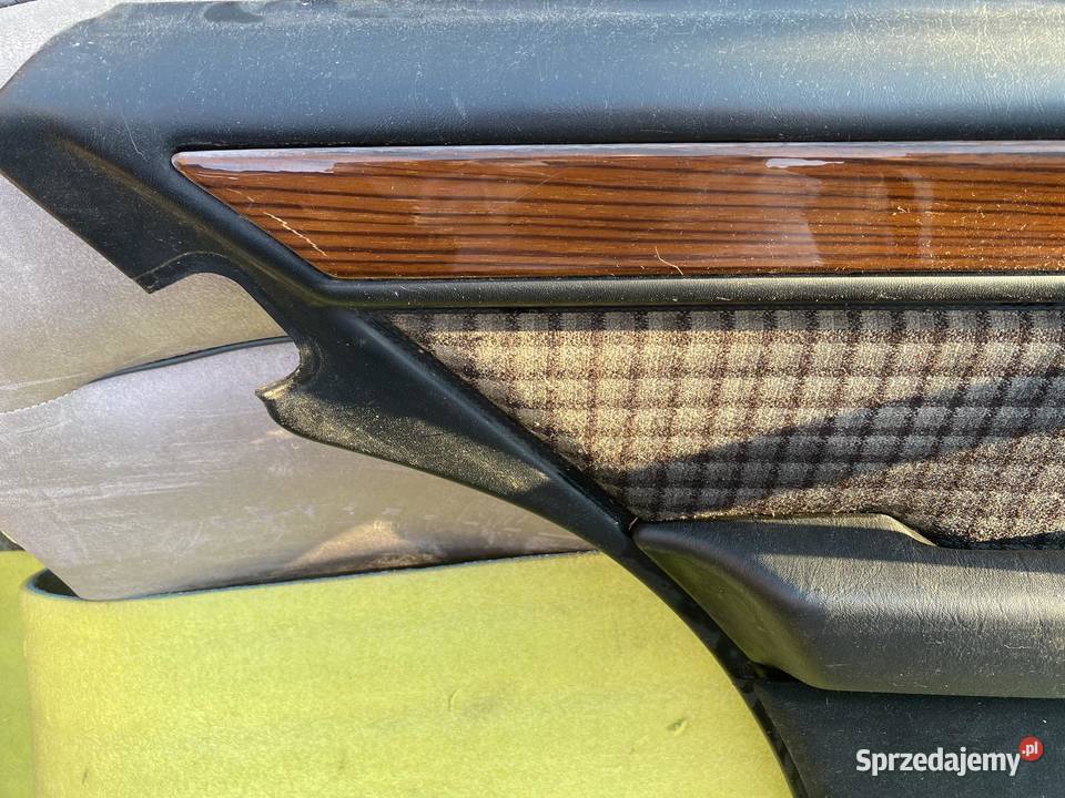 MercedesBenz E W124 Boczek drzwi lewy tył
