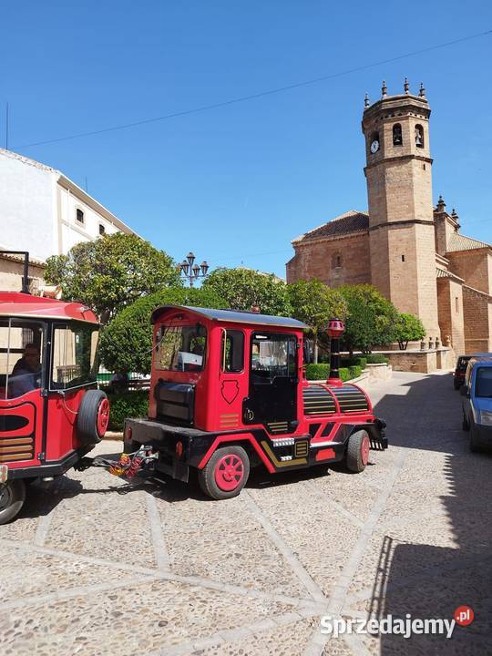 Hiszpańska kolejka turystyczna ciuchcia drogowa