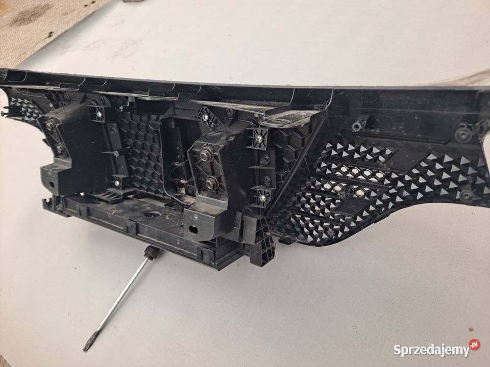 Atrapa grill Dacia Spring mazowieckie Podkowa Leśna sprzedam