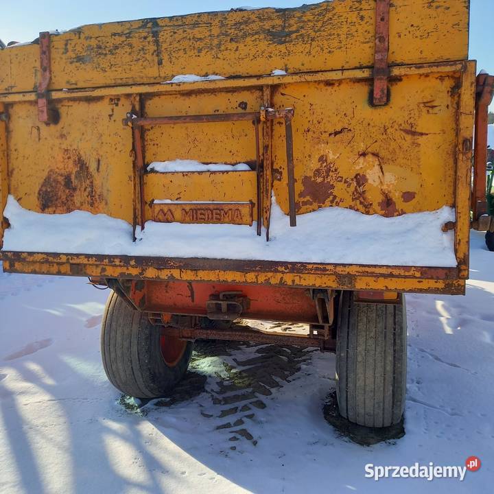 Przyczepa skorupowa 8 t nieuszkodzony