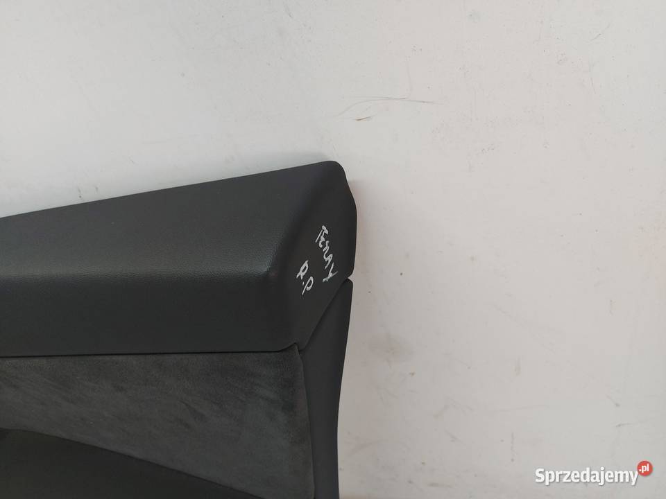 TESLA MODEL Y 2024r TAPICERKA BOCZEK DRZWI PRAWY osobowe