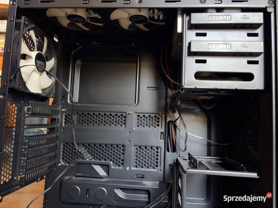 Obudowa zalman z3 plus Okno z plexi Radom