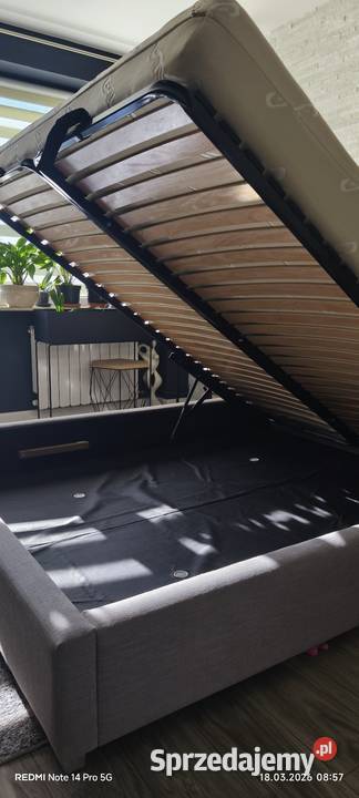 Duże łóżko z grubym materacem Tuchola