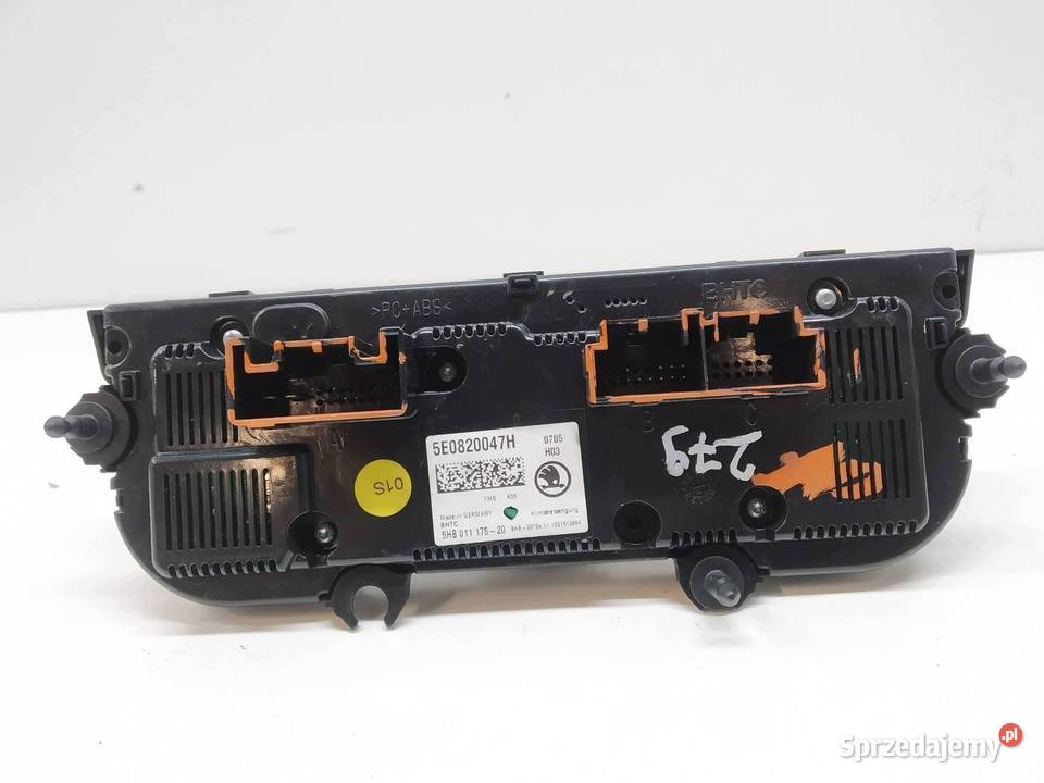 PANEL NAWIEWU 5E0820047H Skoda Octavia III osobowe
