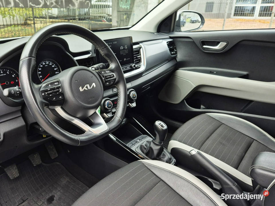 Kia Stonic 10 100 6 MT Wersja L Salon