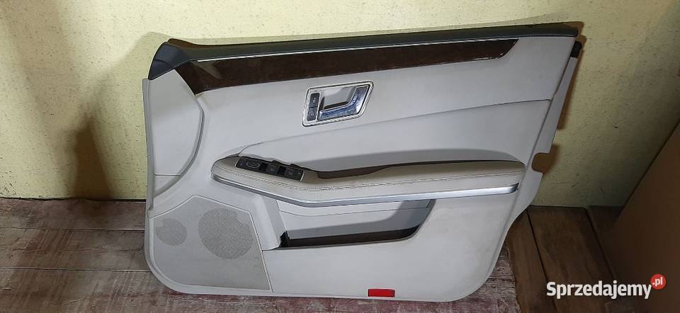 Boczek tapicerka drzwi Mercedes W212 Prawy przód osobowe Włoszczowa