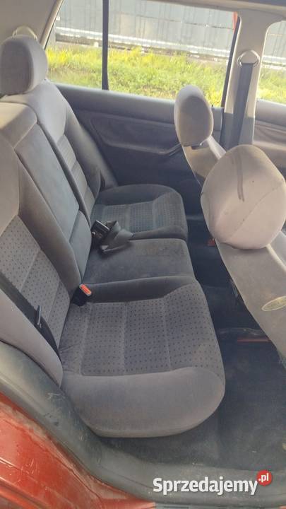 Volkswagen Golf 16 benzyna