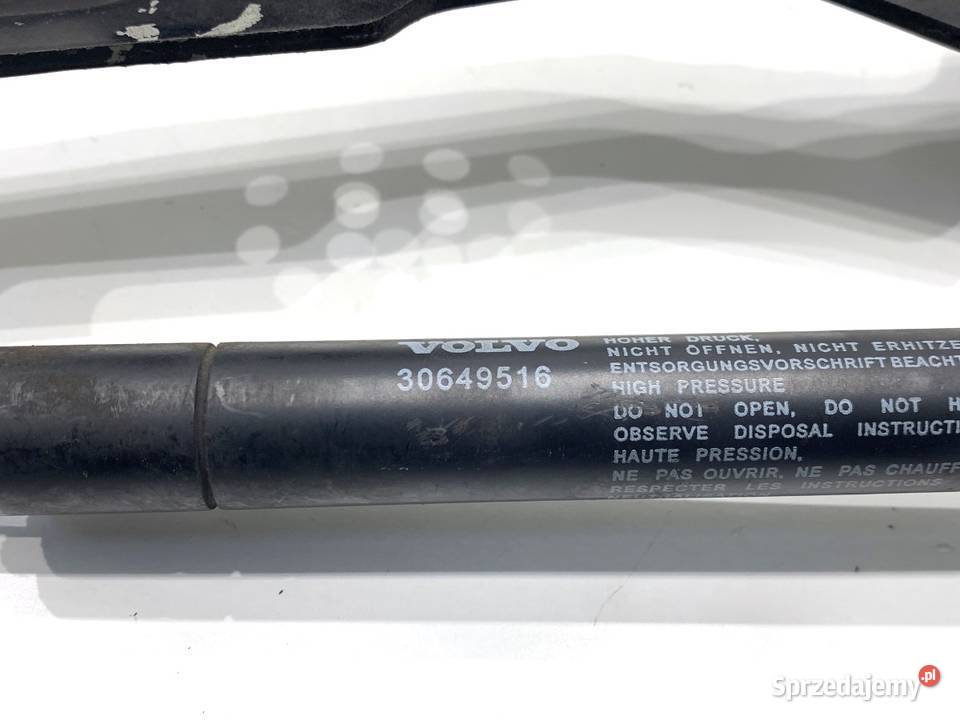 ZAWIAS MASKI PRAWY PRZÓD VOLVO V70 III Kombi