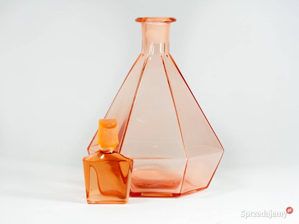 karafka z lat 30 XX wieku wyprodukowaną w Warszawa