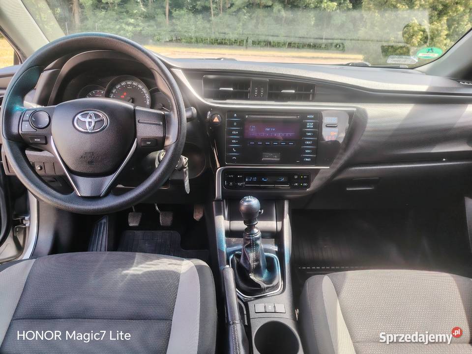 Auris 16 benzyna salon oryginał lakier 2X koła łódzkie Łask