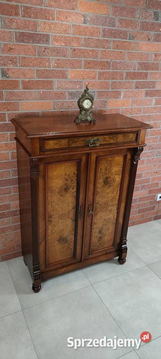 Piękna bieliźniarka eklektyczna antyk