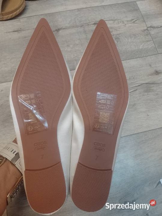 40 ASOS Design Białe baleriny wieczorowe z Kraków