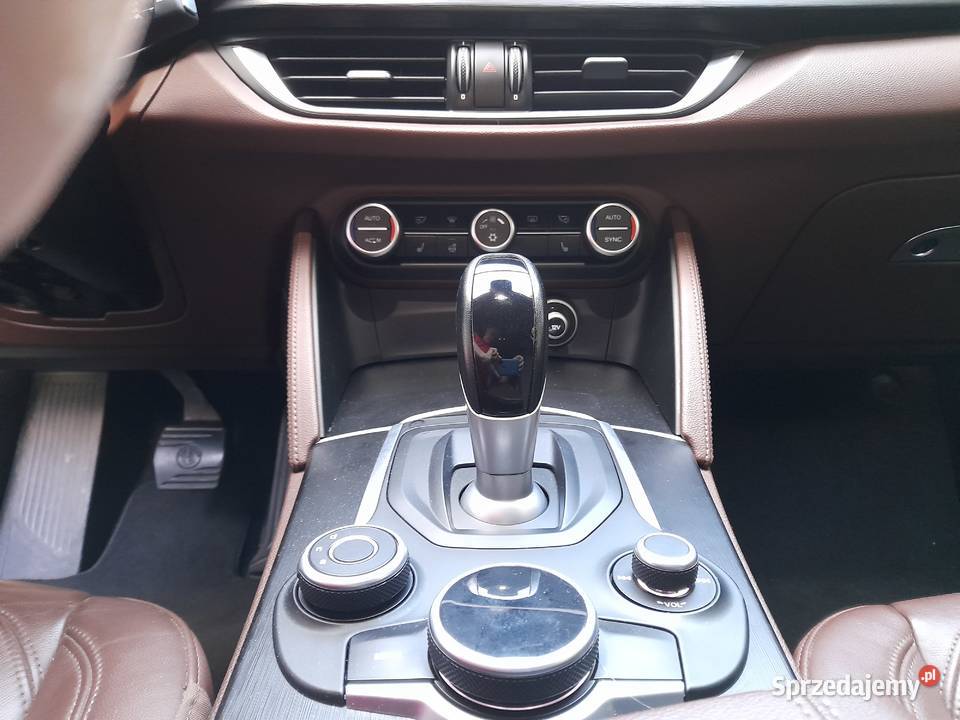 Alfa Romeo Stelvio 202802018Super stanNiski benzyna Wodzisław Śląski