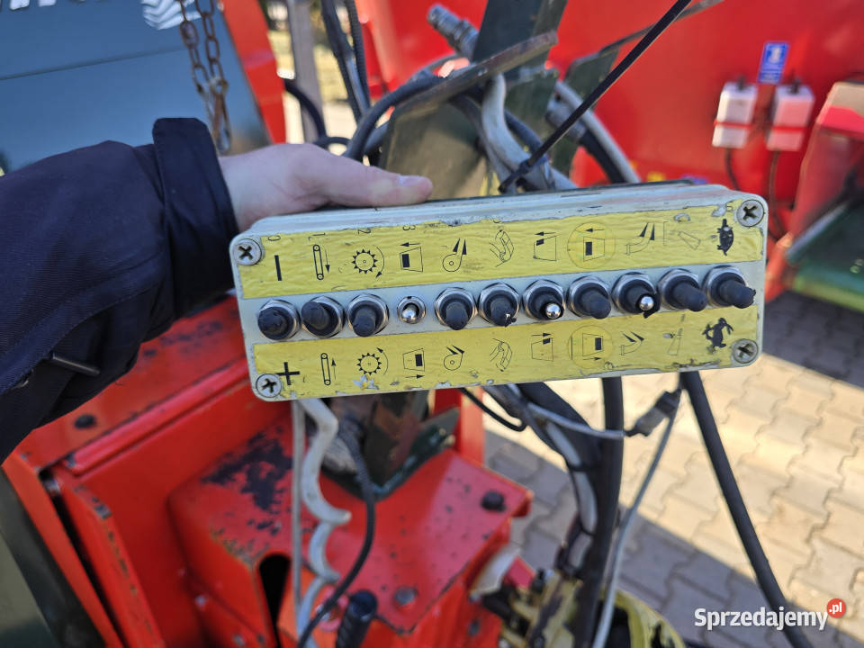 Wóz paszowy ze ścielarką JEANTIL MVV 23 m3 2012 Wizna