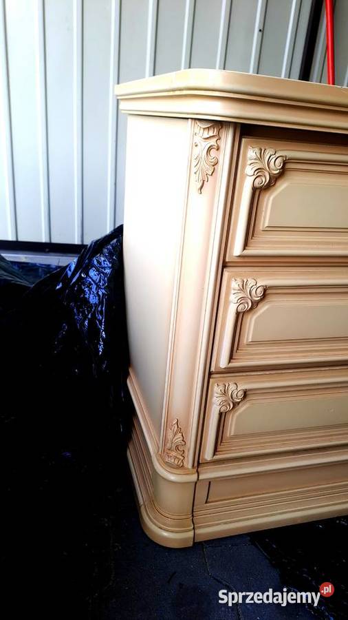Piękna KOMODA